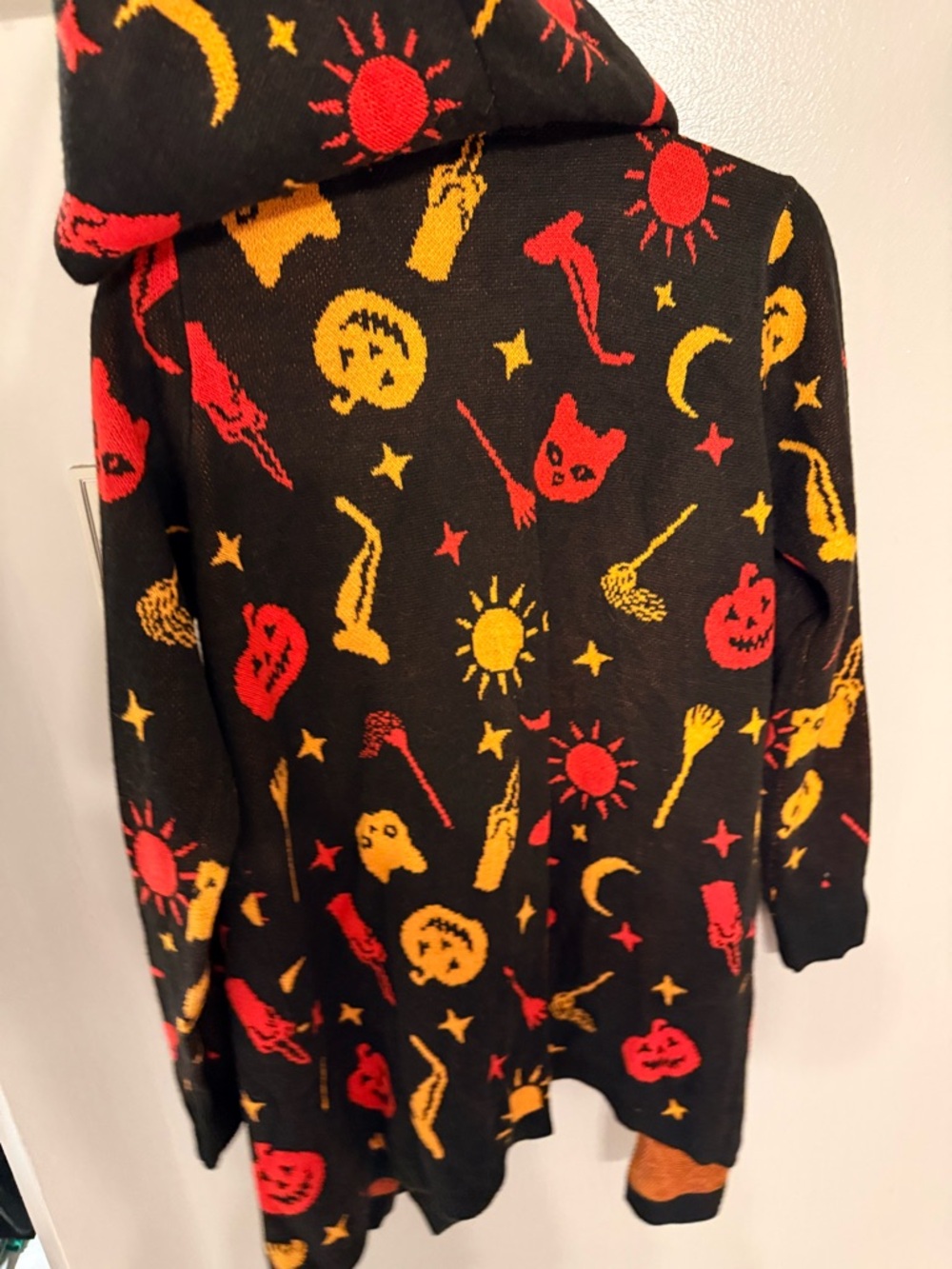 Disney Her Universe Hocus Pocus sweater - Picture 4 of 6